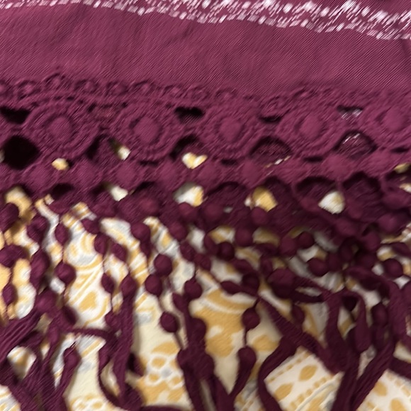 NWT Forever 21 Handkerchief Hem Tank with Crochet Fringe - Picture 2 of 4